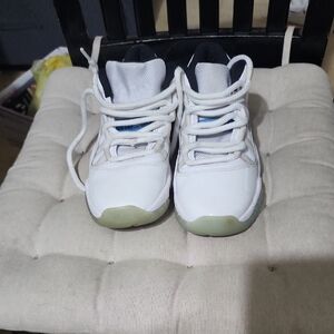 Kids White Sneakers Great Conditi9ns